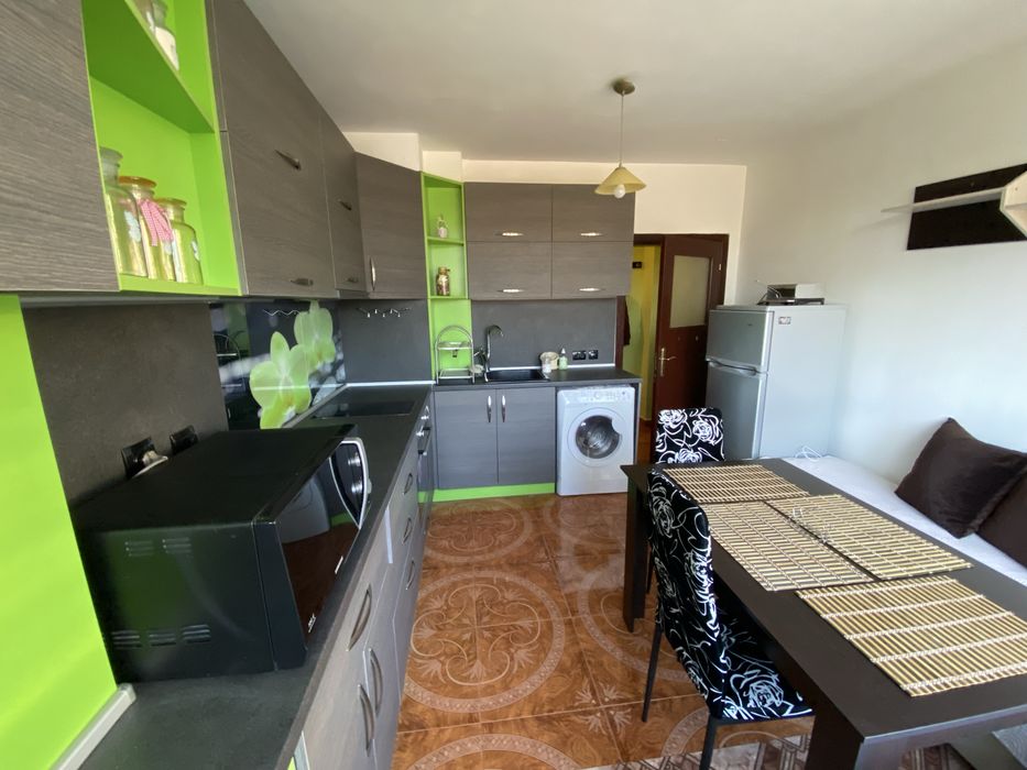 Дава се под наем Двустаен апартамент в Русе, Родина 1 - 56 кв.м за 229.5 € - Снимка #1