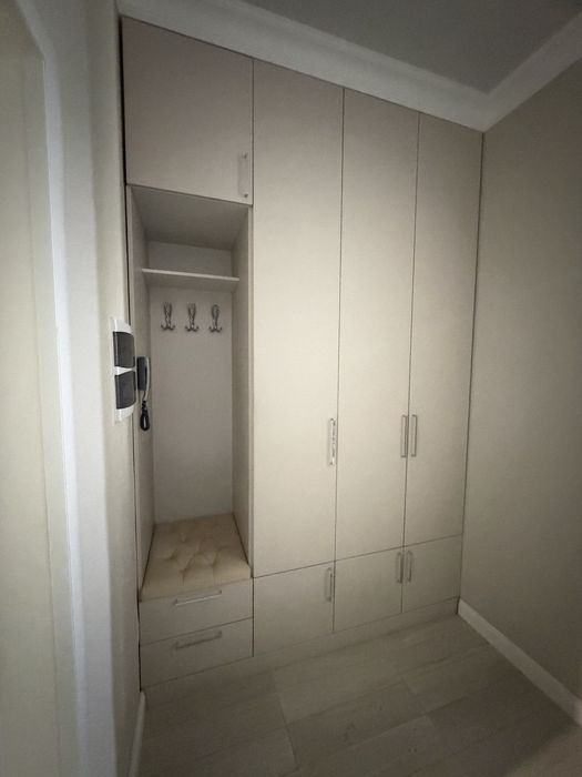 Продам шкаф в прихожую