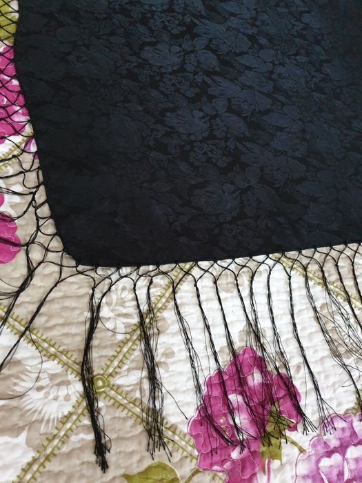 Esarfa neagra matase naturala franjuri print floral