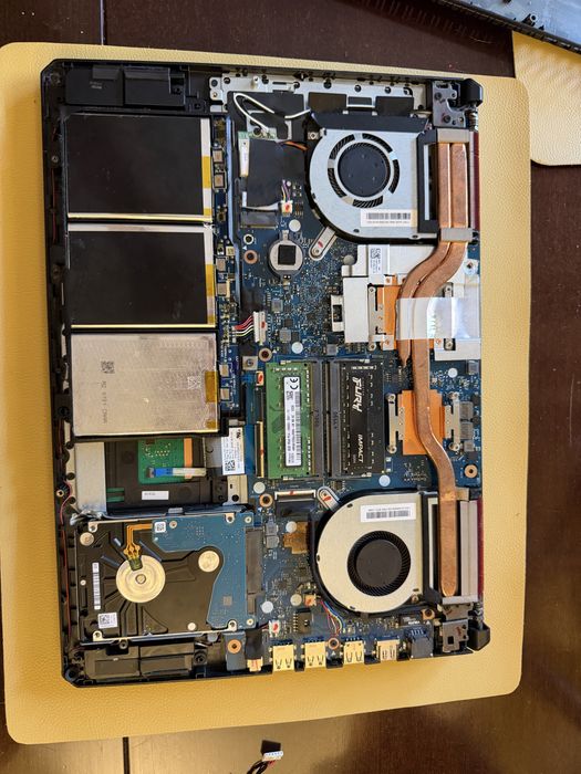 Laptop Gaming ASUS FX505D - Defect, nu incarca.