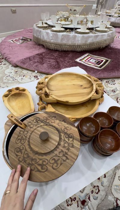 Аренда Стол с посудой.