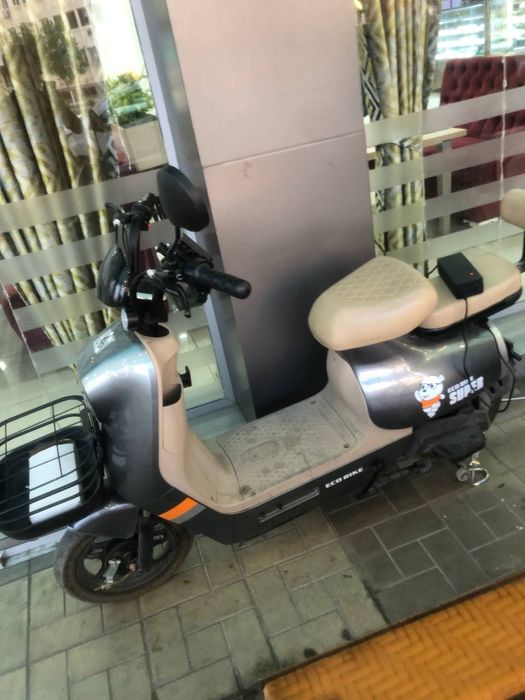 Skuter sotiladi 400$ 4 akimlatirli barter ham bor benzinliga dap bor