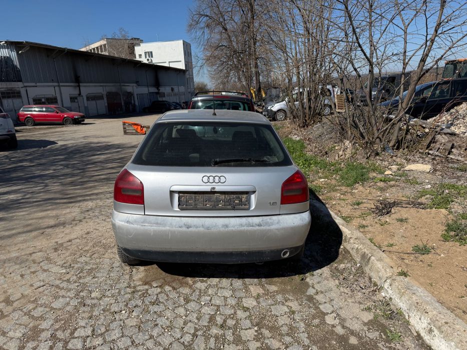 Ауди А 3 бракувано 1,6 газ бензин