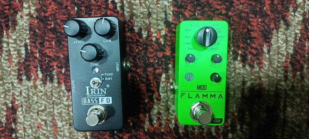 Электрогитара/бас гитара - педали эффектов