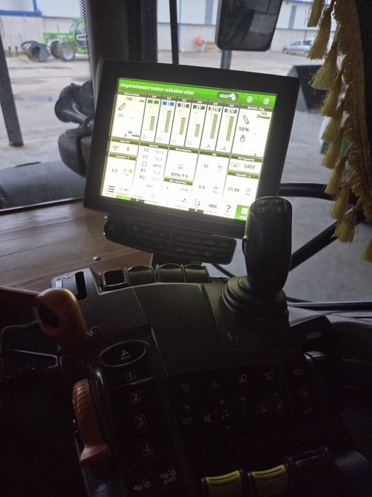 Vand tractor JD.6215 R