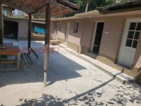 Дава се под наем Етаж от къща в Стрелча - 100 кв.м за 204 € - Снимка #3