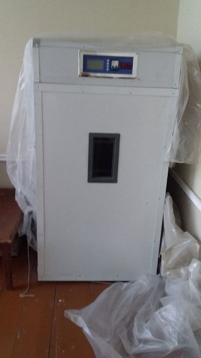 Инкубатор сотилади