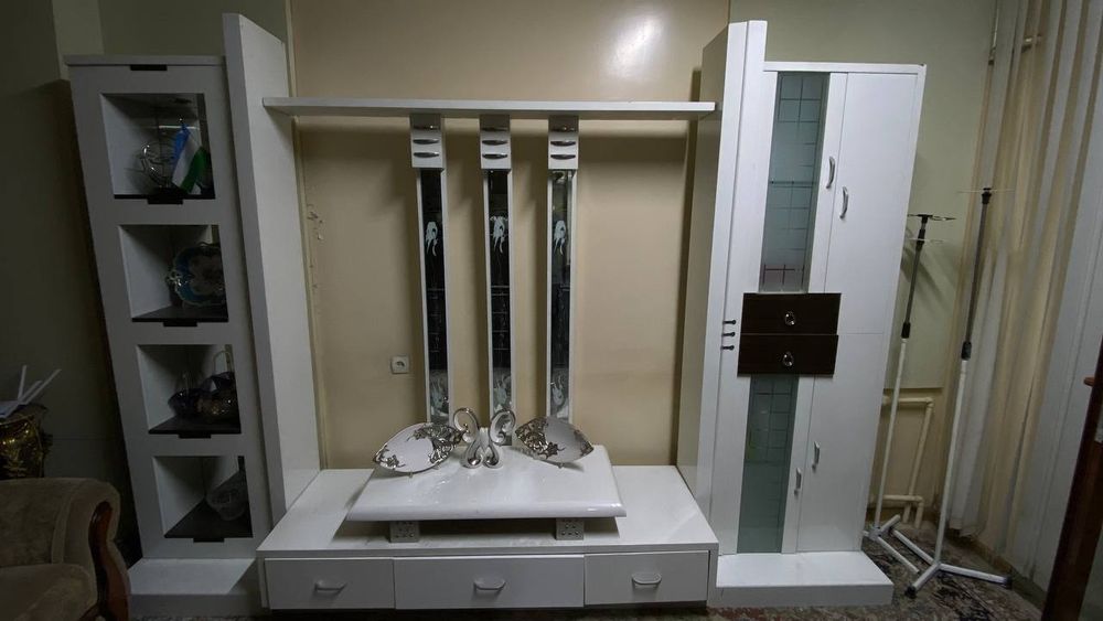 Офисная мебель и для гостинной