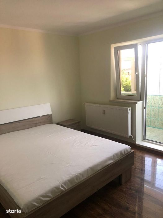Proprietar închiriez Apartament 3 camere 2 băi.