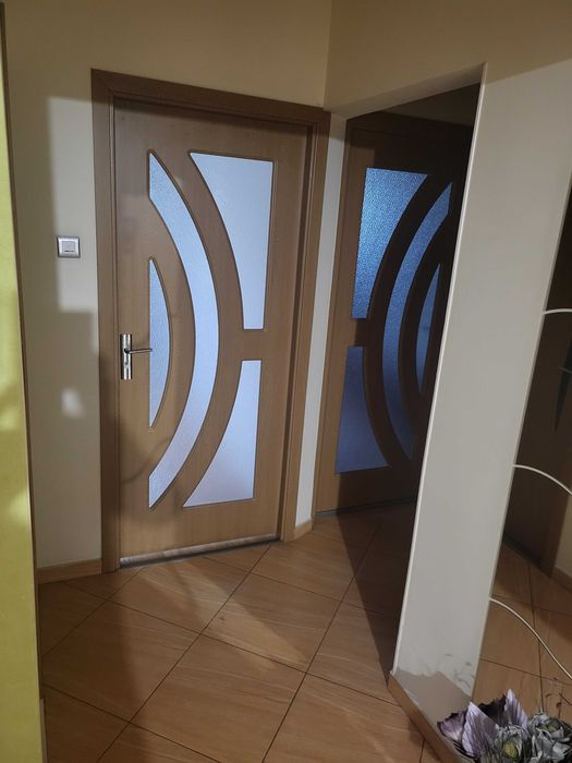Persoana Fizica vand apart cu 3 camere, decomandat, zona linistita