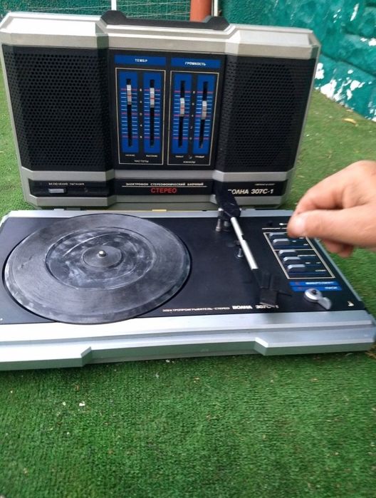 - Pickup Pick-up Volna URSS boombox.