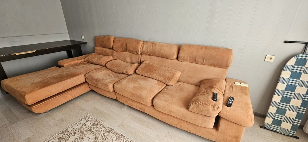 Продам угловой диван б/у