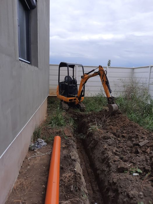 Excavator de închiriat + camionetă 7,5t