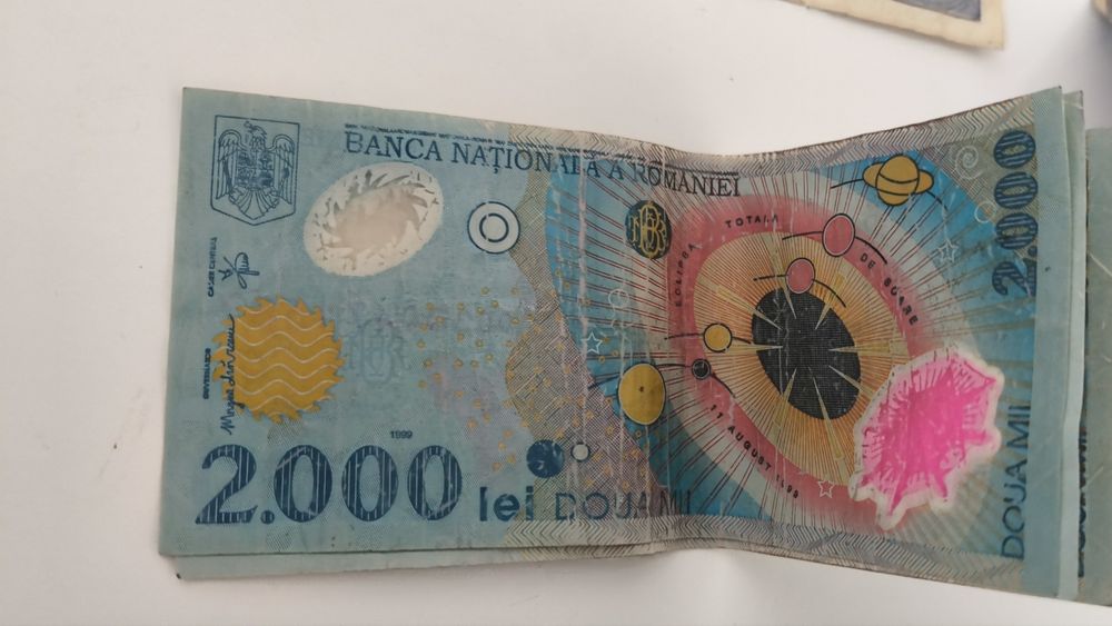 Vând bancnote vechi de 100, 1000, 2000 si 5000 lei