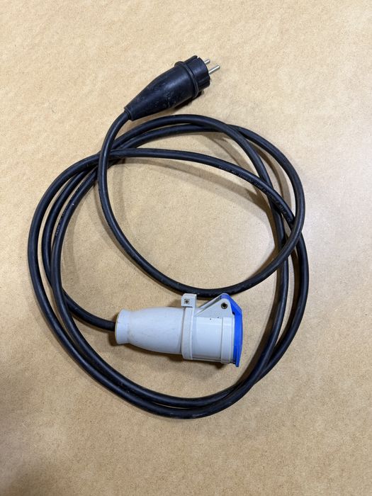 Кемпер, каравана,кабели