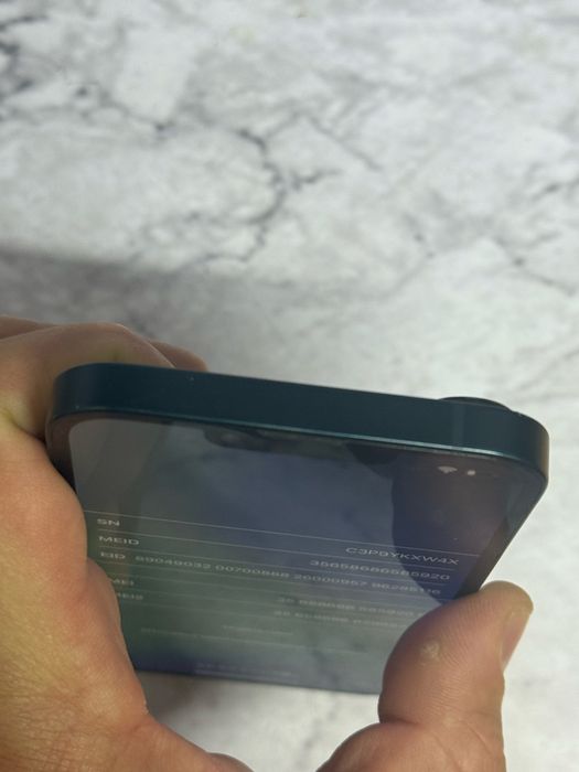 iPhone 13 телефон айфон залочен