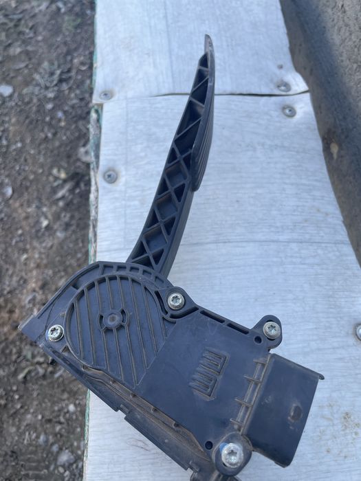 Приора электронной педаль