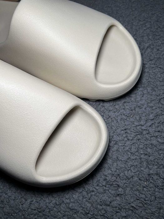 Papuci Sport Yeezy Slide Bone Adidas Bej Papuci Yeezy - Livrare Verificare