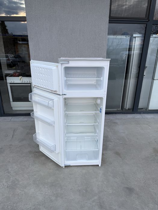 Хладилник с камера 144 см