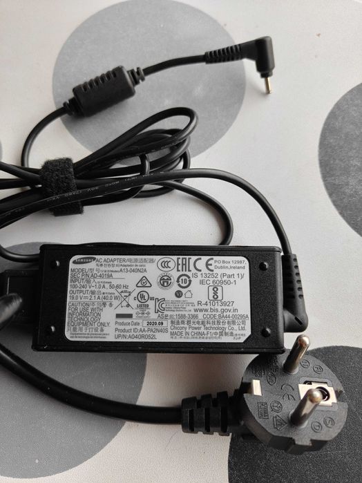 Неизползван Samsung 13.3" QLED Touch-Screen Laptop i5 10210U/8GB/256GB