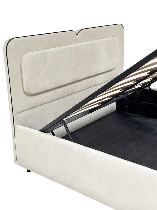 Pat tapitat cu lada de depozitare