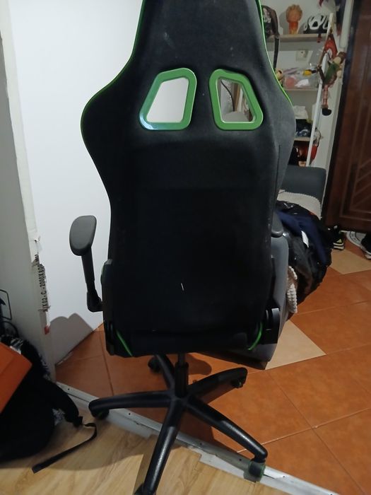 Vând scaun de gaming