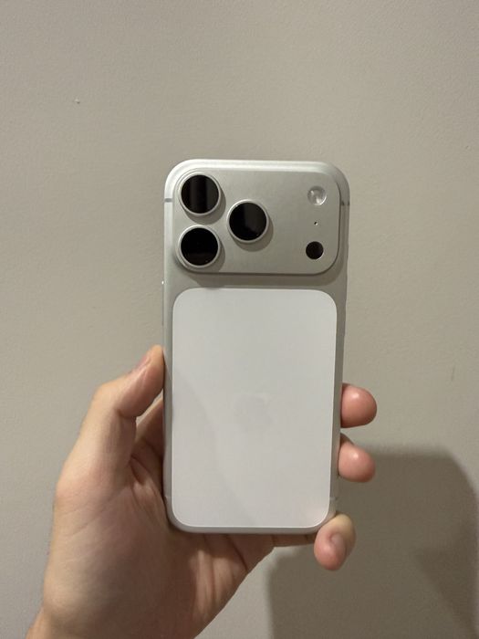 Iphone 17pro 256 100% 40 циклов