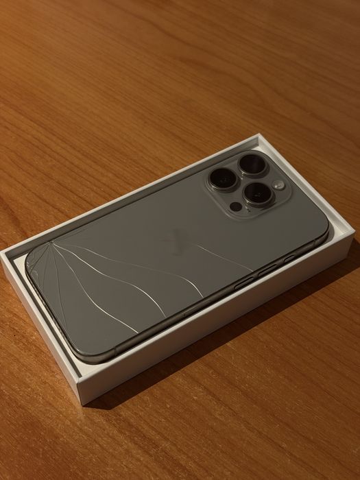 Iphone 15 Pro,cititi descrierea.