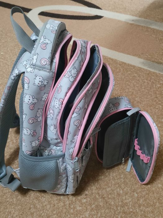 Детска раница, нова, Backs, цвят сиво и розово, 3 отделения, моливник.