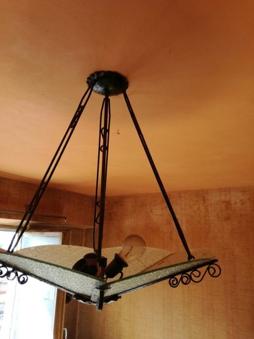 Продавам полилей от ковано желязо