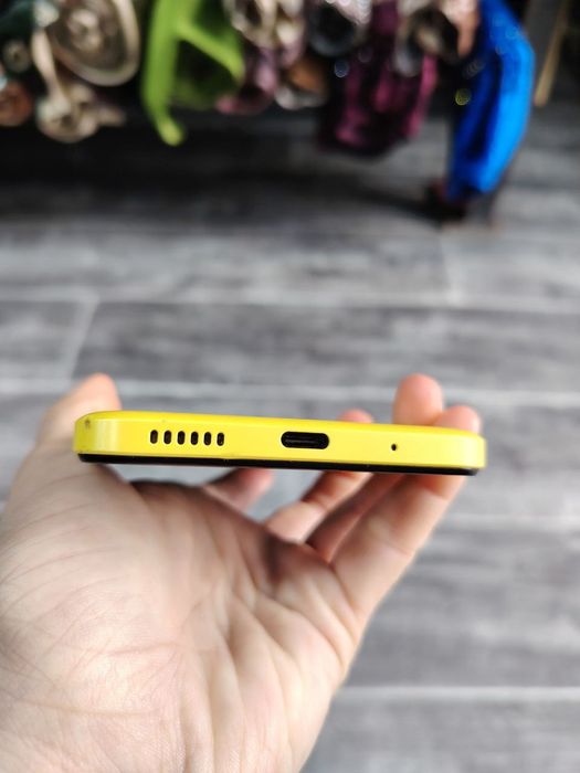 Poco m4      5g 128 hotirali Telefon sotiladi