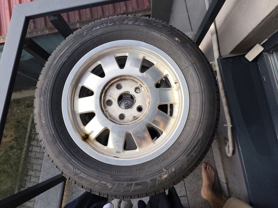 Комплект Зимни Гуми Kumho 205/55 R16 с Оригинални Алуминиеви Джанти за Audi (5x112)