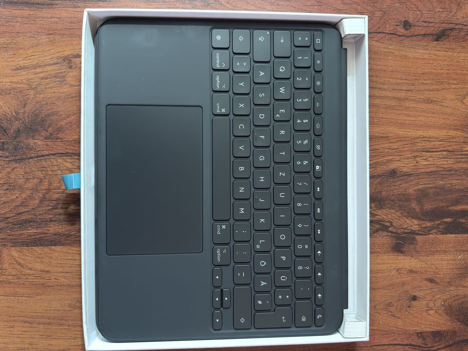 Безжична клавиатура и кейс за iPad Pro 13