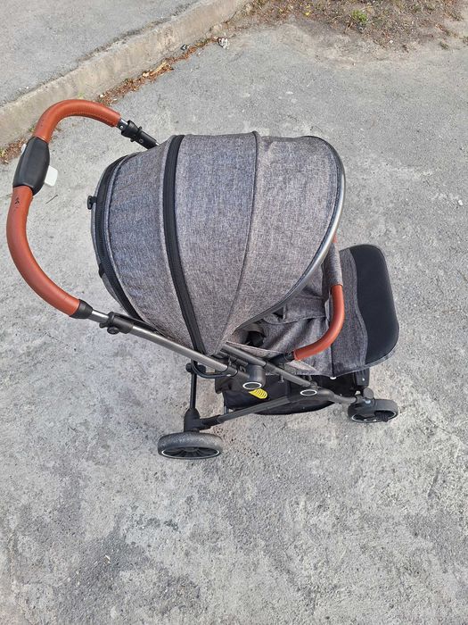 Детская коляска  подойдёт для мальчика и для девочки