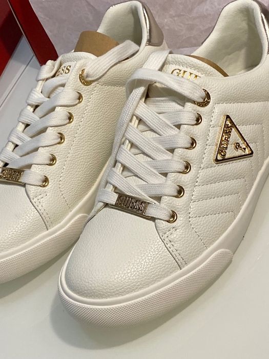 Пролетно Намаление  обувки на  Guess