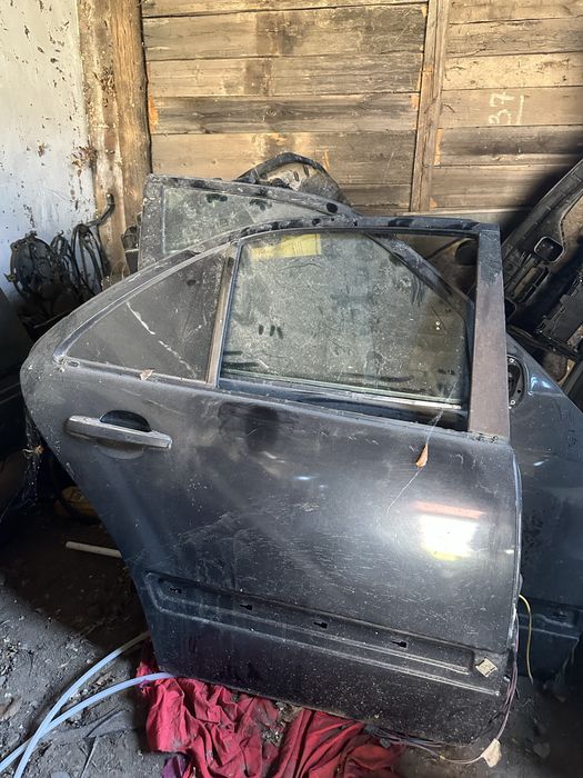 продам двери на mercedes w210