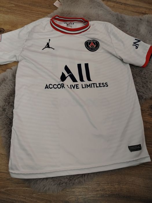 Детски футболни дрехи