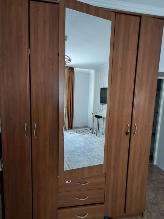 Шкаф үш есікті биіктігі 2.40