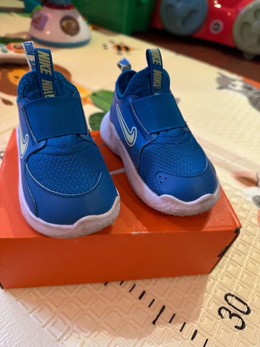 Nike pantofi slip on bebelusi 22