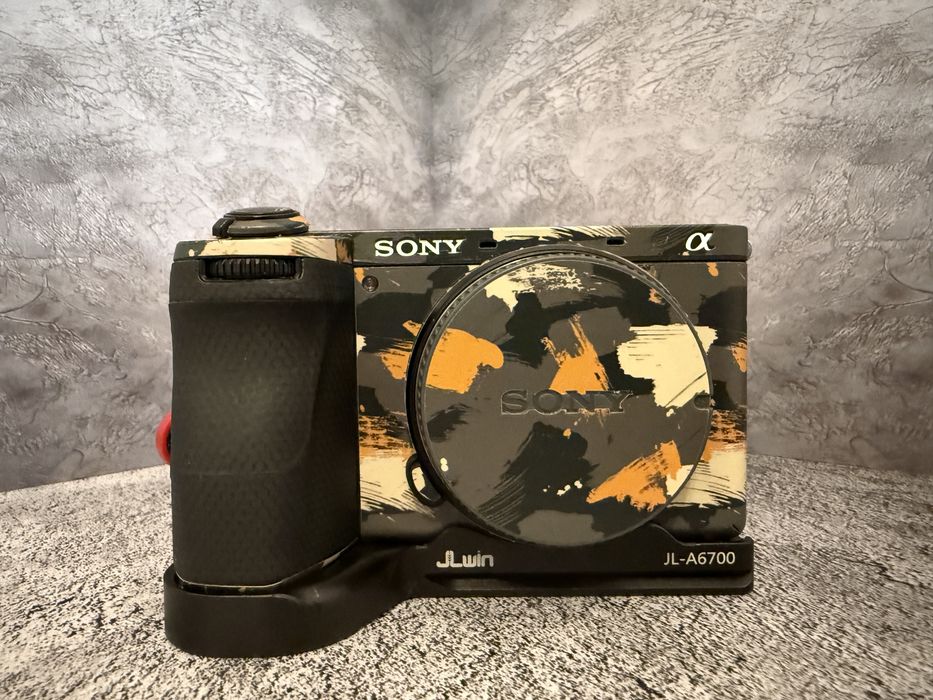 Sony A6700 +18-135мм китовый обьектив в идеальном состоянии