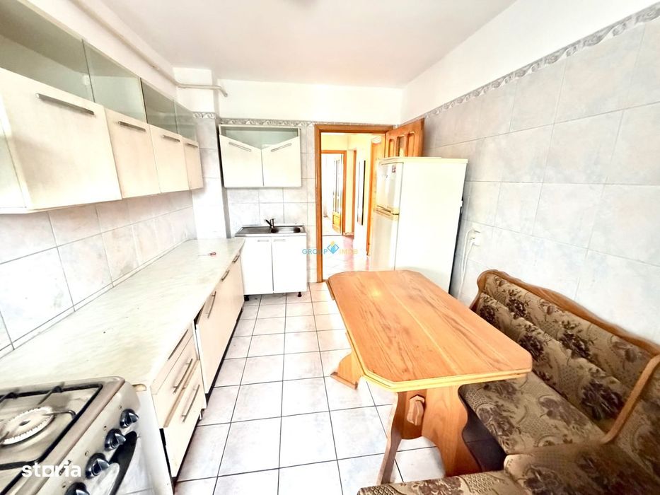 Apartament 3 camere decomandate, et. 4 cu șarpantă, strada