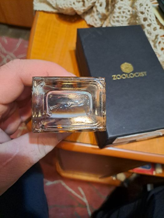 Vând 2 parfumuri afnan elixir si tyrannosaurus rex