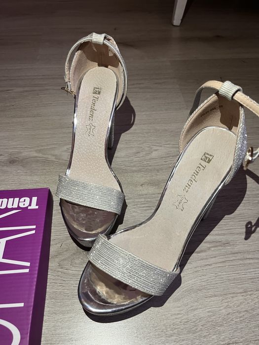 Два чифта сандали tendenz