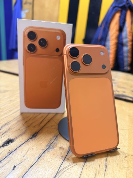 Срочно продам iphone 17 pro 256 eSIM идеал