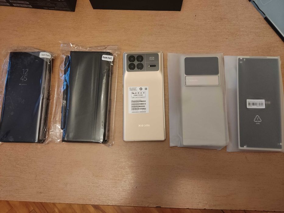 НОВ, НЕПОЛЗВАН смартфон Xiaomi Mix Fold 3, премиум пакет