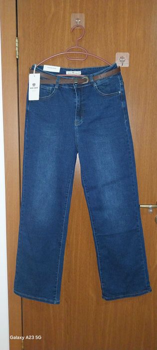 Дамски дънки с широк крачол