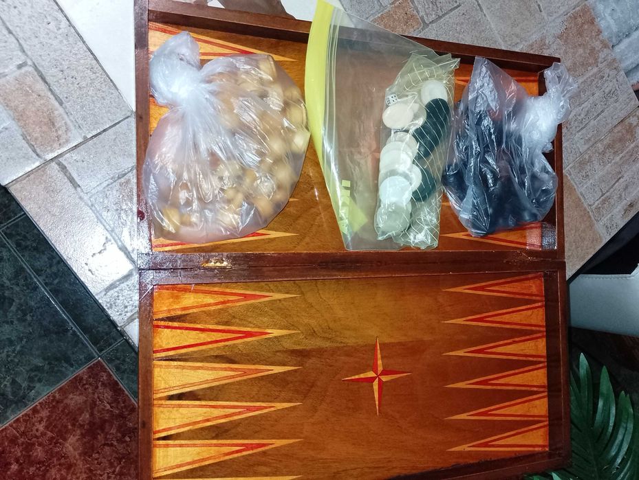 Шах-табла48/48 с дървени фигури и пулове