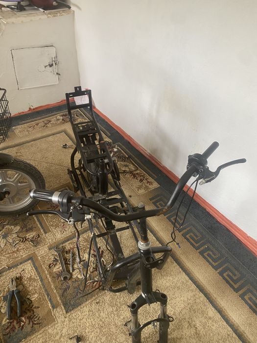 Скутер запчасти акум