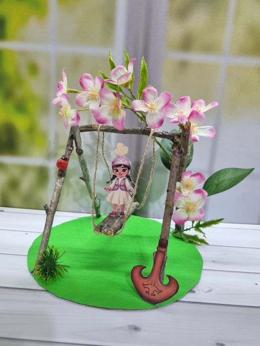 Десткая поделка девочка на качелях