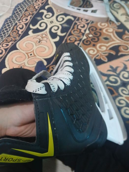 Хоккейные коньки